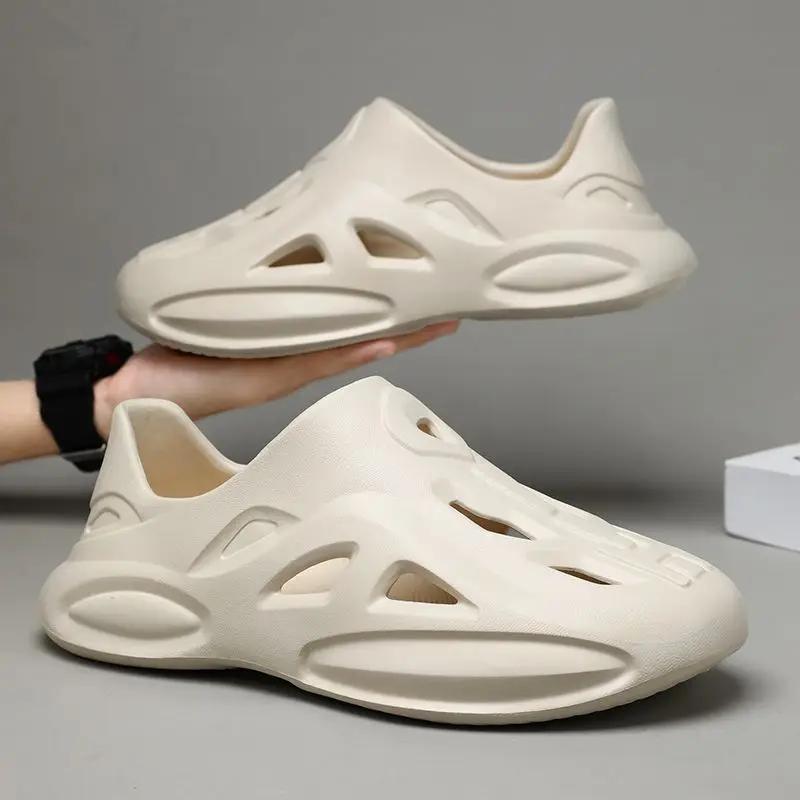 Fashion Hole Shoes for Men Odorproof Daily Use Barefoot 39 Stylish Japanese New Fashion Design 2025 Casual Non-slip Adult Man Sandals