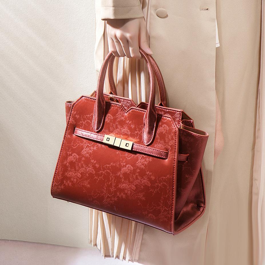 Send Gifts, Silk Scarves, New Mothers, Red Wedding Bags, Wedding Gifts For Brides, Handbags, Messenger Women'S Bags