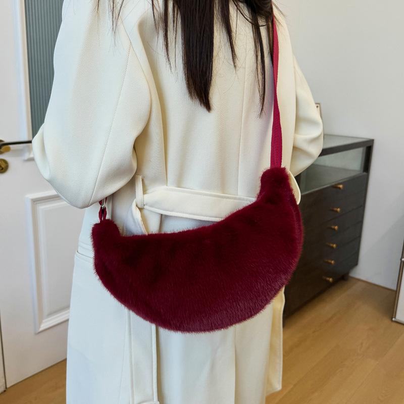 Yogodlns Women Crossbody Plush Bag Autumn Winter Hairy Hobo Bag Casual Versatile Shoulder Bag Fashion Lightweight Underarm Bag