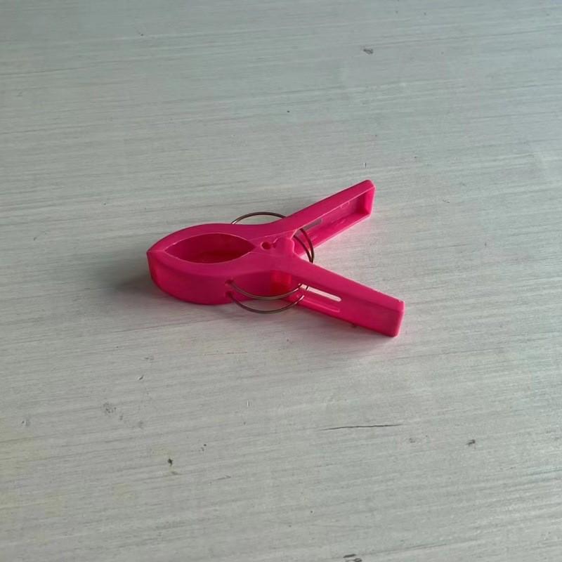 Heavy-Duty Windproof Quilt Clips: Durable Plastic Clothing Clips for Strong Sun Drying