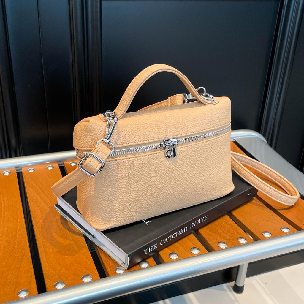 2026 New Women's Bag Fashionable, Fresh, Minimalist Solid Color Textured Single Shoulder Crossbody Handbag Small Square Bag