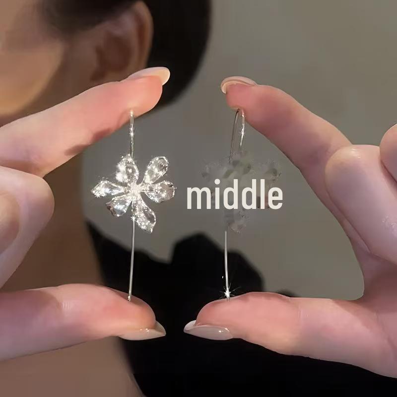 

Серьги в виде цветка ириса в стиле ретро: Металлический дизайн с французской легкой роскошью и стилем высокой моды.