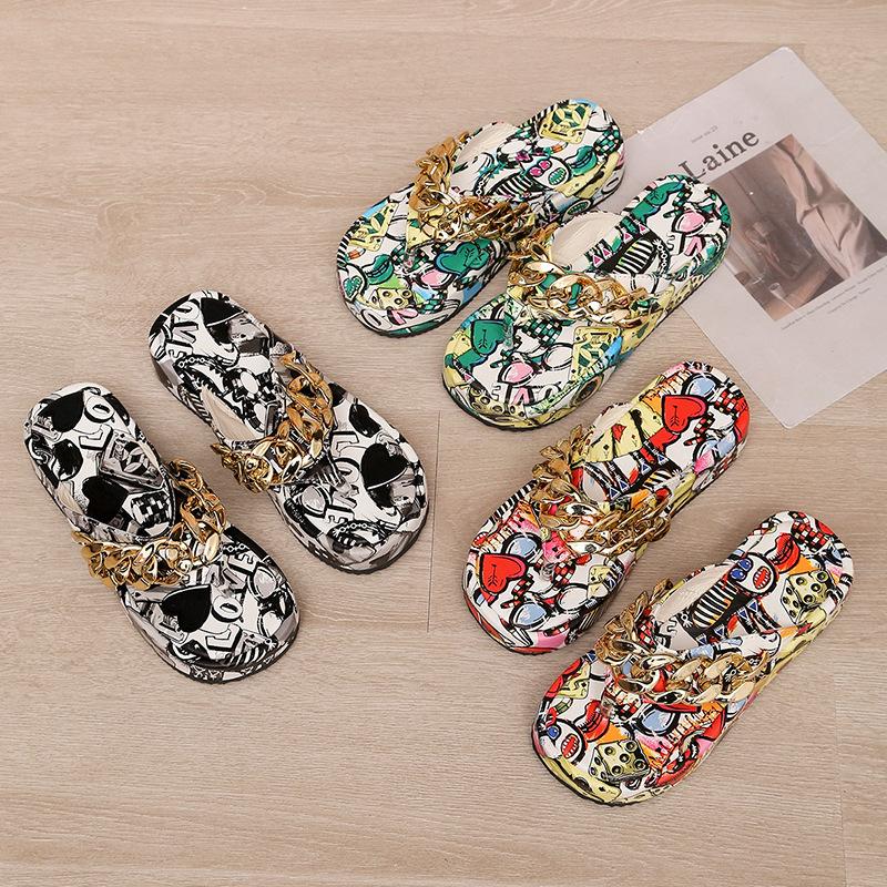 2025 summer foreign trade thick bottom round toe slippers women's European and American graffiti chain decorative flip-flops wish