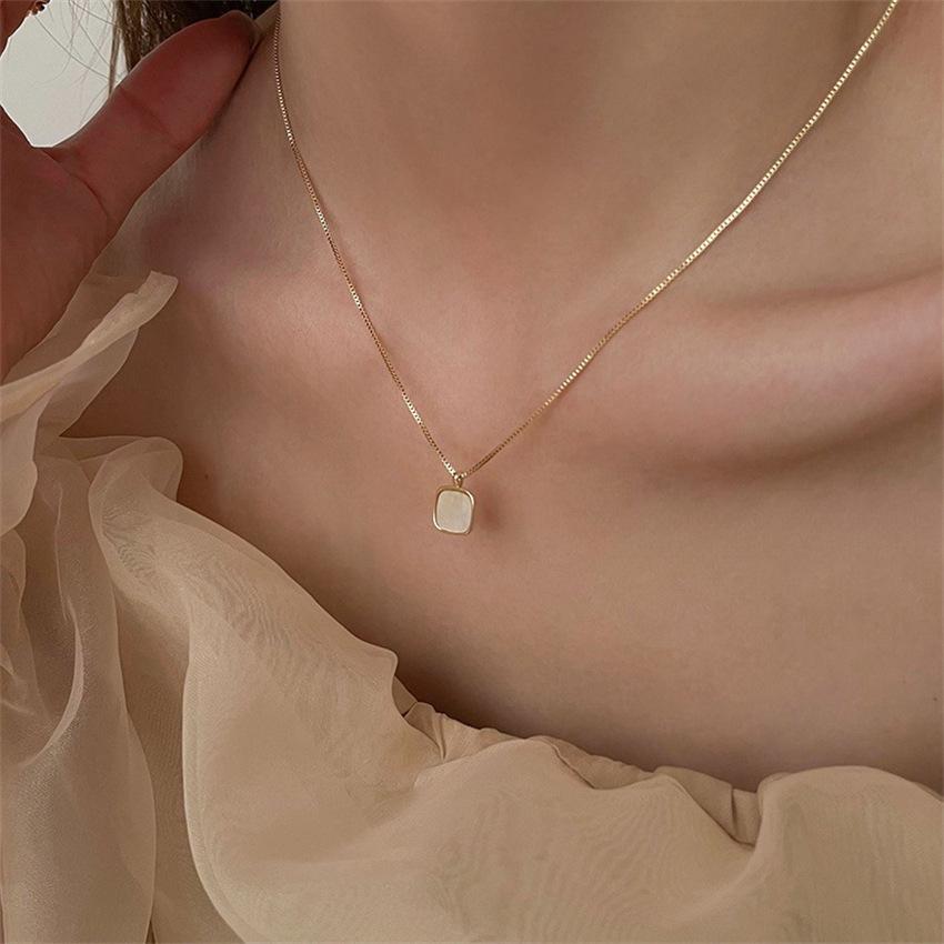 Temperament Golden Shell Necklace 2025 New Popular Clavicle Chain Neck Chain Accessories