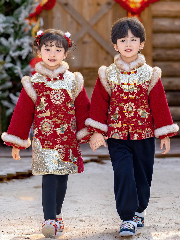 Girls' Winter Chinese Tang Suit Hanfu Set: Velvet, Thick, Trendy Two-Piece New Year Outfit