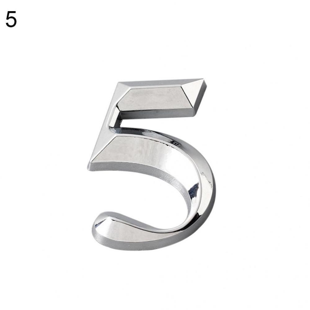 Błyszcząca tabliczka z numerem domu