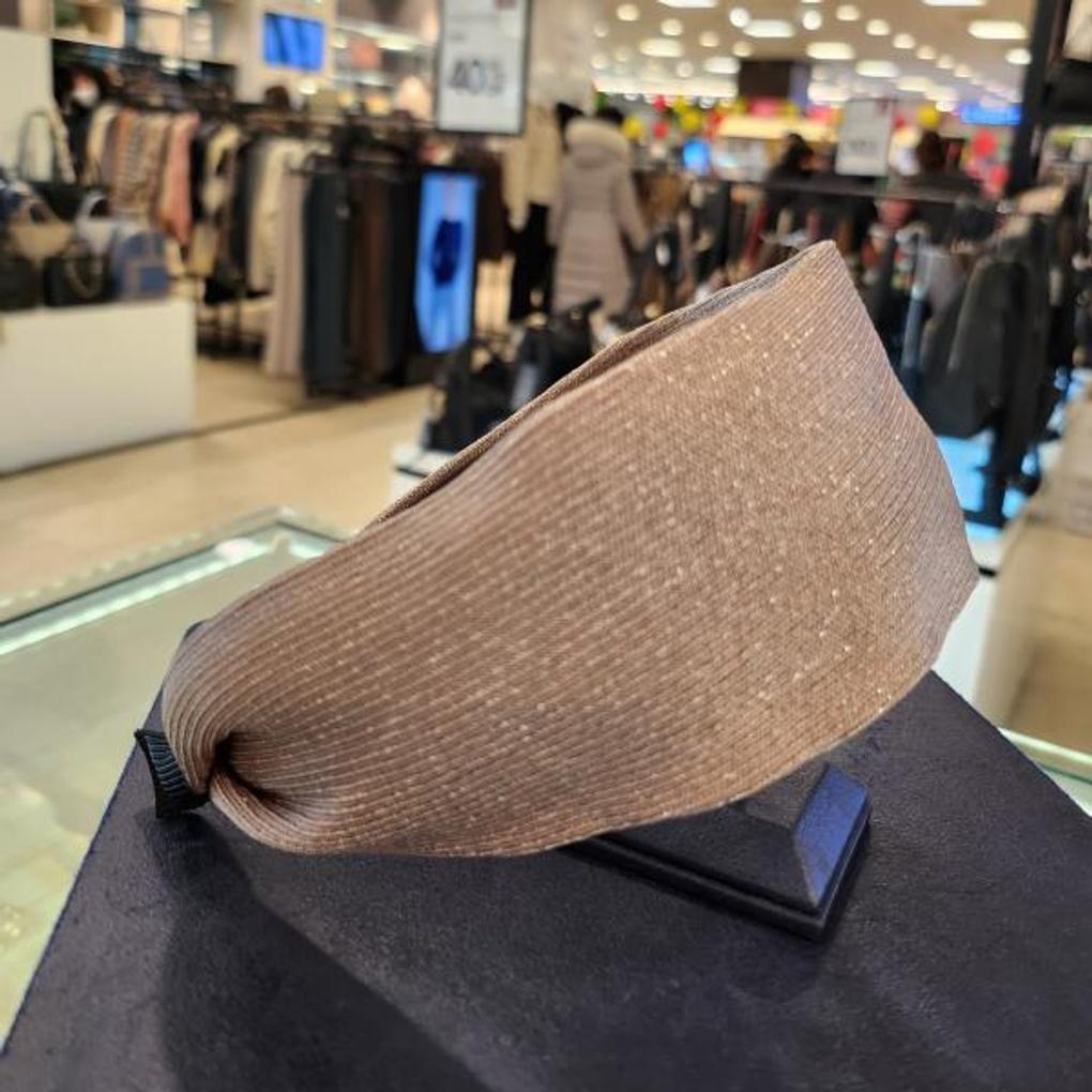 Atria Gold Pearl B Fabric Wide Band HMIHBFB0250BEF