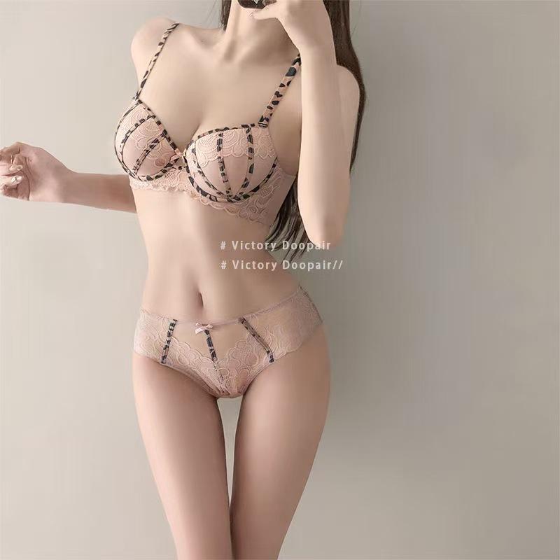 Plus Size Women Thin Sexy Lace Leopard Print Color Collision To Collect The Pair of Breasts To Gather Underwear