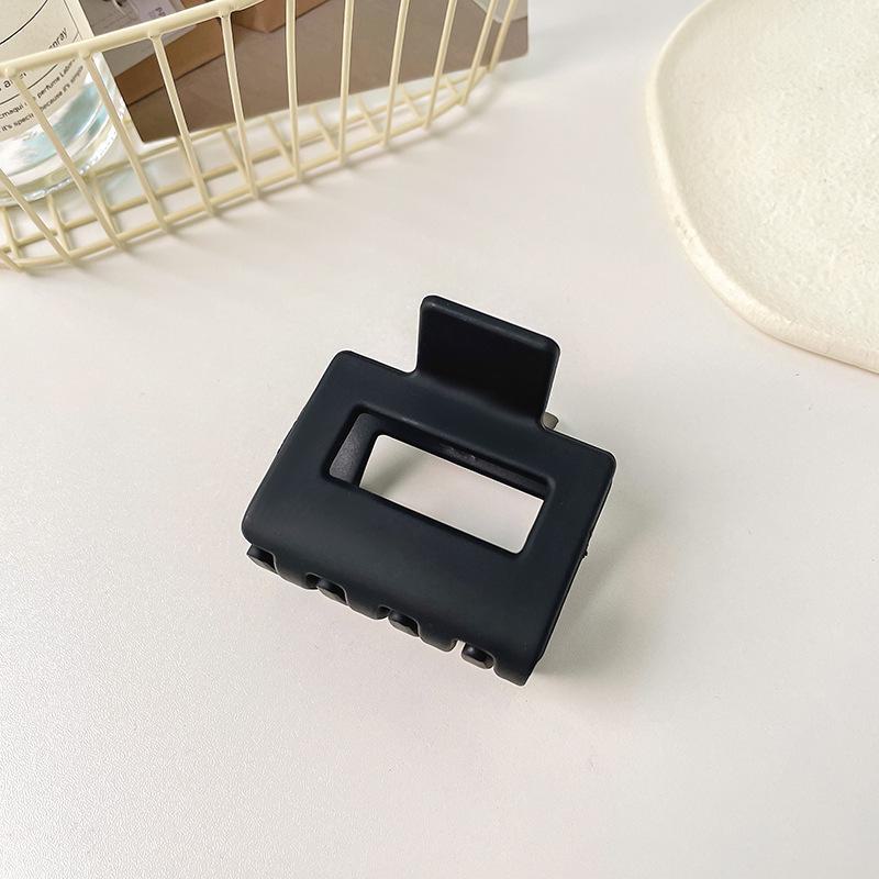 Versatile Milk Coffee Hair Clip: Large, Simple Shark Design for Women