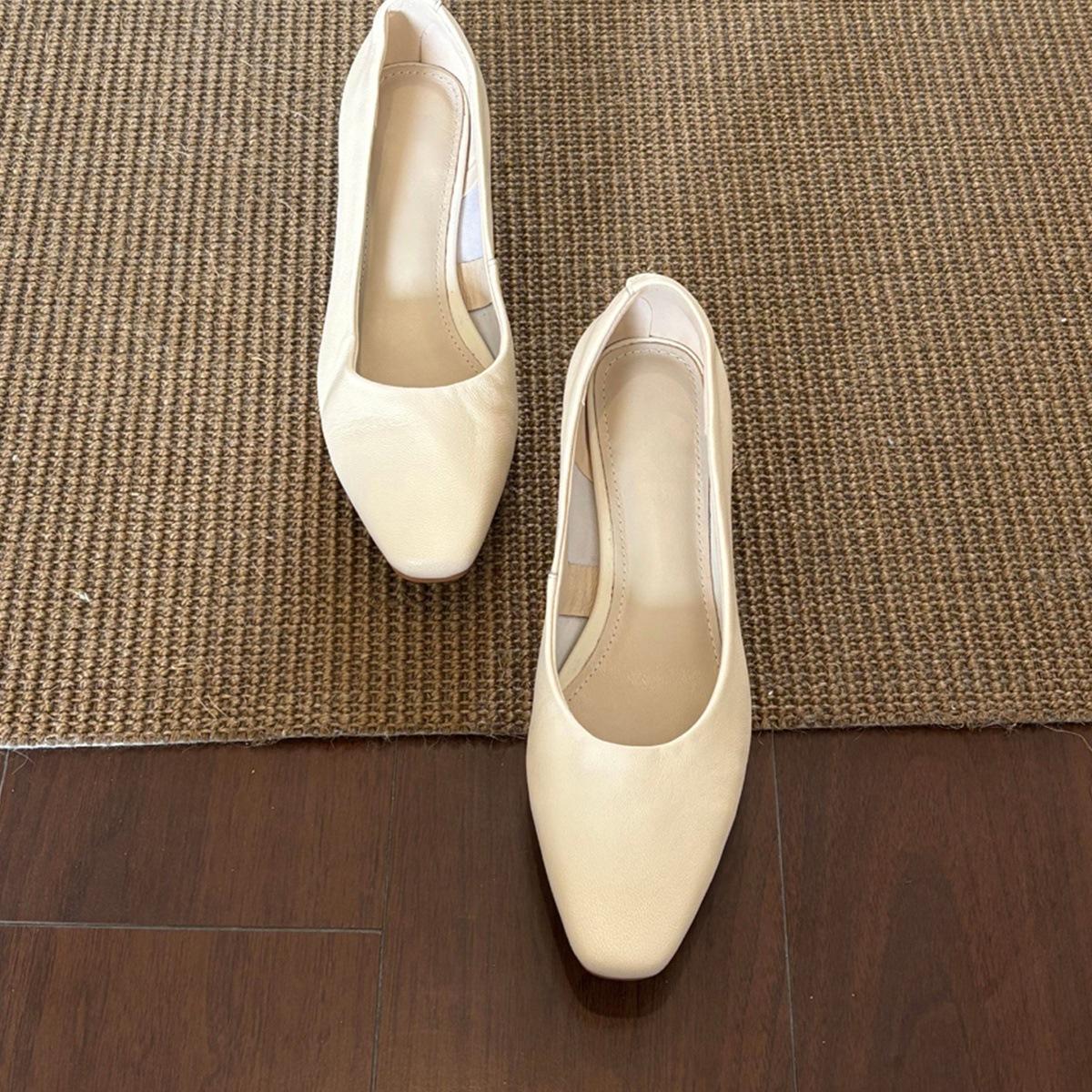 

Sheepskin version~ French simple temperament light mouth thick heel single shoes one pedal commuter shoes square head retro high heels women 40