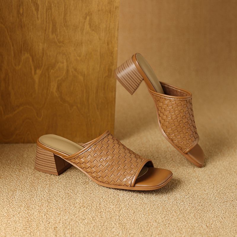 Krazing Pot Naturalne skórzane podstawowe stylowe muły z odkrytymi palcami średnie obcasy letnie buty rzymskie tkane zdobienie damskie sandały