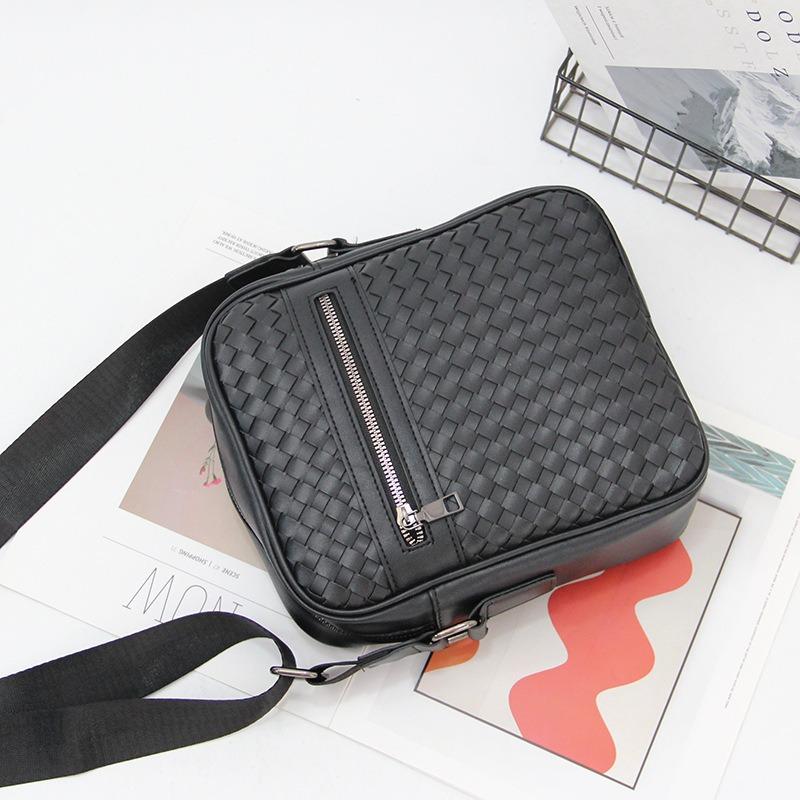 Men's bag handwoven shoulder bag vertical rest messenger bag business messenger bag Korean version fashion small square bag tide
