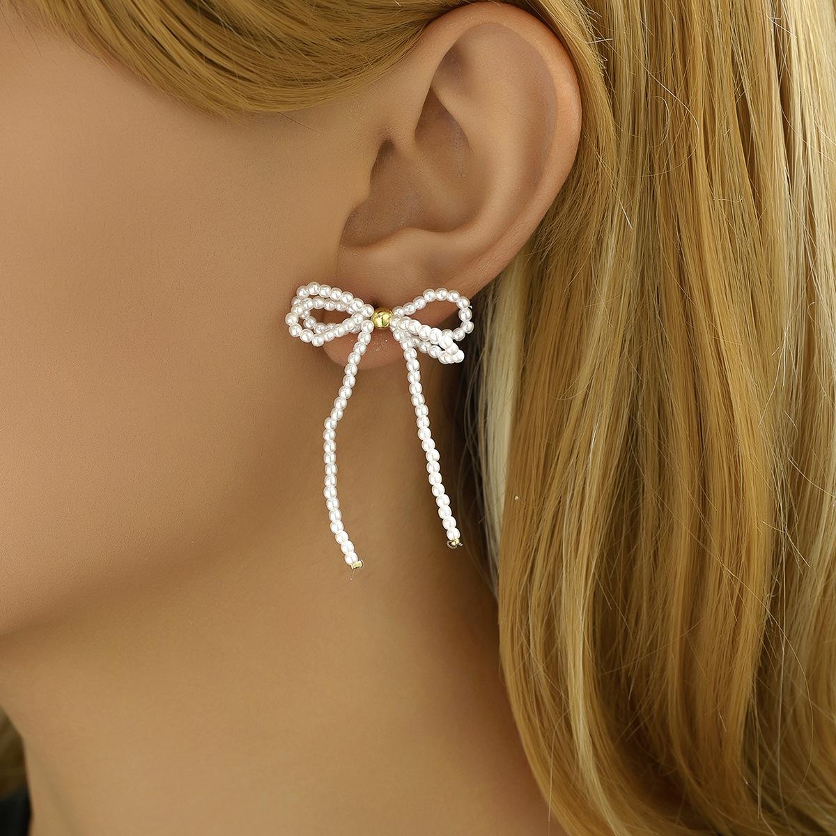 

Personalized fashion bow earrings Personalized double-layer hollow pearl stud earrings Female versatile design earbone studs