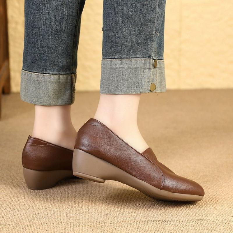 

Осенние туфли из мягкой кожи на мягкой подошве, женские новые туфли на толстом каблуке с острым носком, с глубоким вырезом, на одной педали, женские туфли для работы, кожаные туфли 41 коричневый