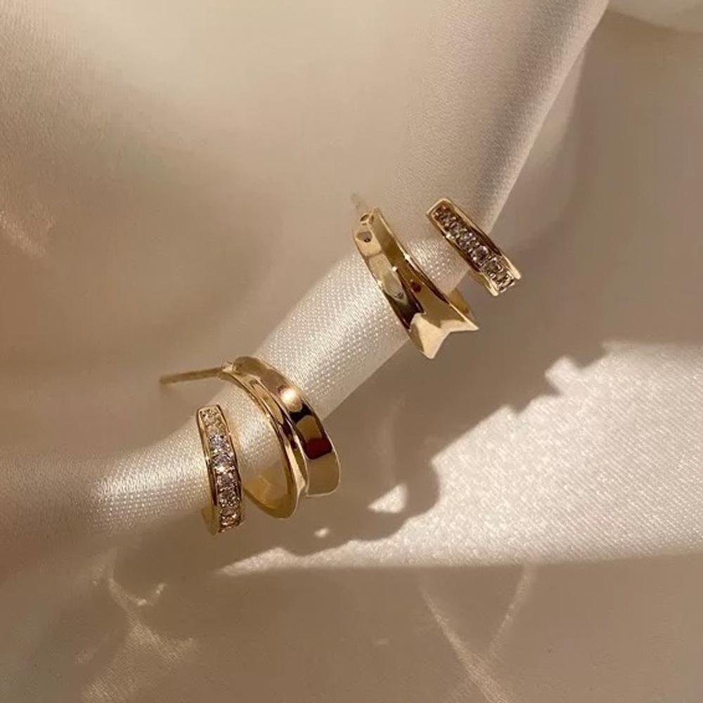 Nischen-Design Süße Creolen: Elegante Promi-Ohrringe mit vielseitigem Stil