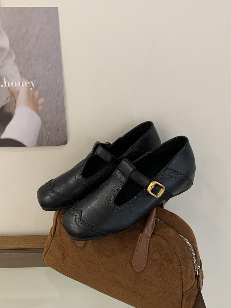 Retro T-buckle Mary Jane women's shoes in the autumn of 2025 new round head simple versatile buckle light mouth single shoes