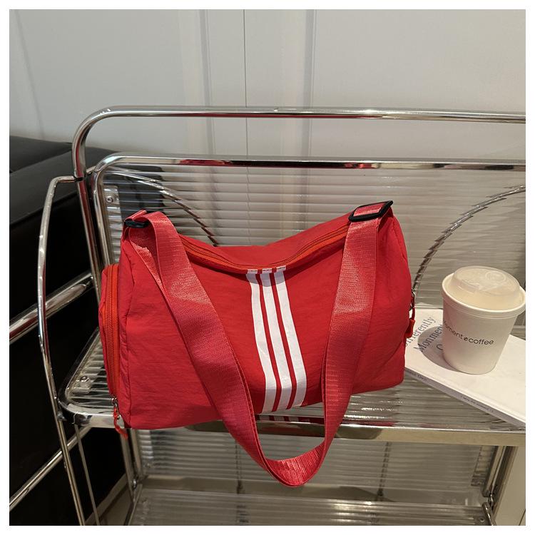 Women's Large Capacity Crossbody Bag - Simple, Stylish, and Multifunctional for Outings and Fitness