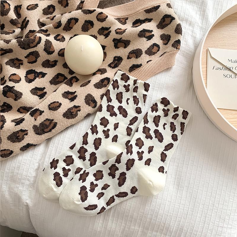 Women's Leopard Print Mid-Calf Socks: Trendy, Versatile, Wide-Mouth Ruffle, Boneless, Over-the-Knee Socks for Autumn and Winter.