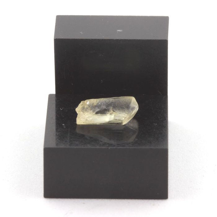 Pierres et Minéraux. Scapolite. 1.76 ct. Mpwapwa District, Dodoma Region, Tanzanie.