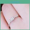 Exquisiter versilberter Ring mit quadratischem weißen Saphir und natürlichen Edelsteinen für zeitlose Eleganz