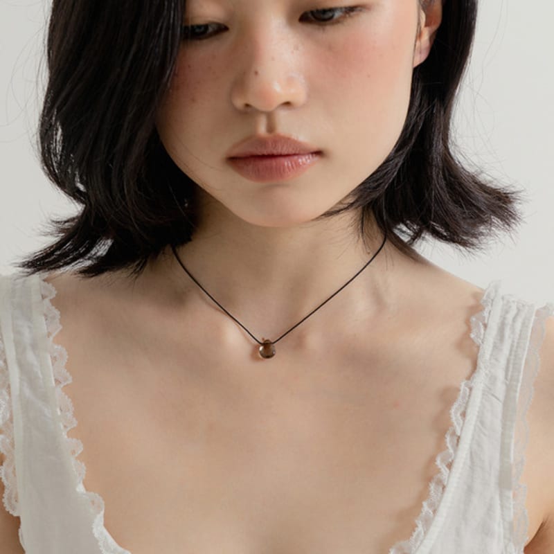 geegee smoky drop string necklace