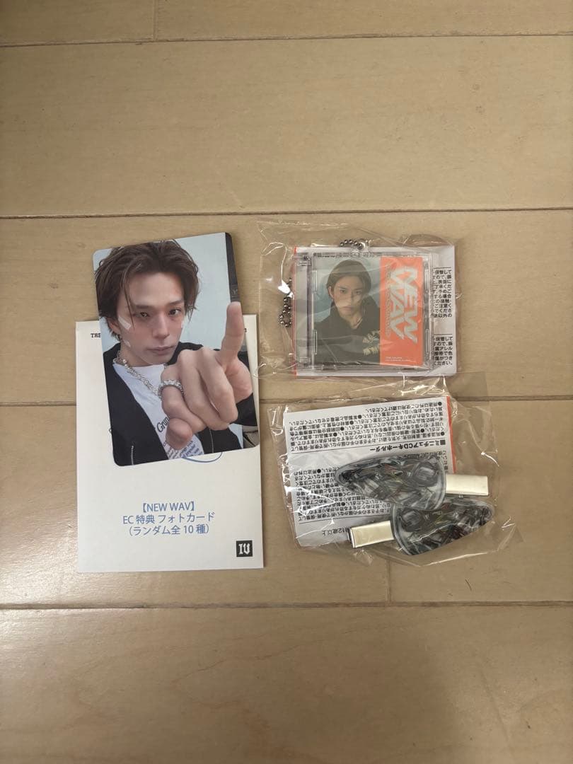[USED] TREASURE NEWWAV Capsule Toy Trading Card Clip Asahi