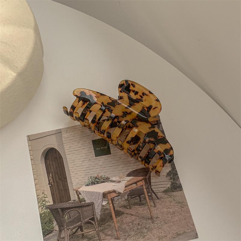 Korean Imitation Acetate High-End Shark Hair Clip - Elegant Hair Accessory for Stylish Looks