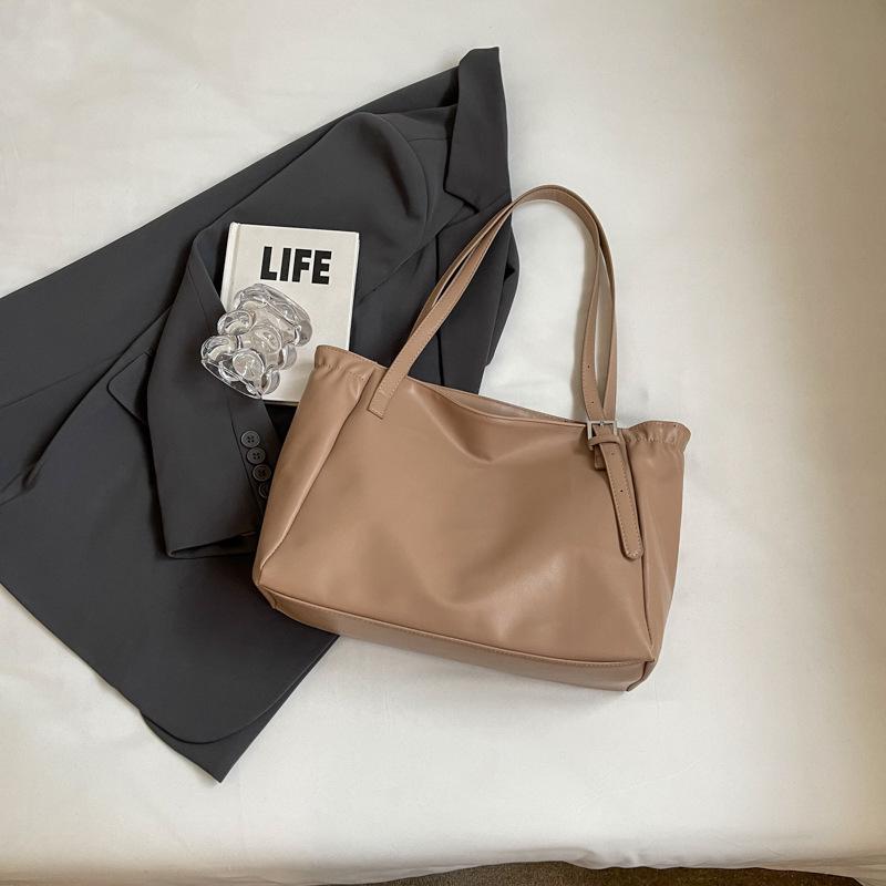 Casual Retro Women's Bag 2025 New Fashion Shoulder Bag Large Capacity Commuter Bag College Student Portable Tote Bag