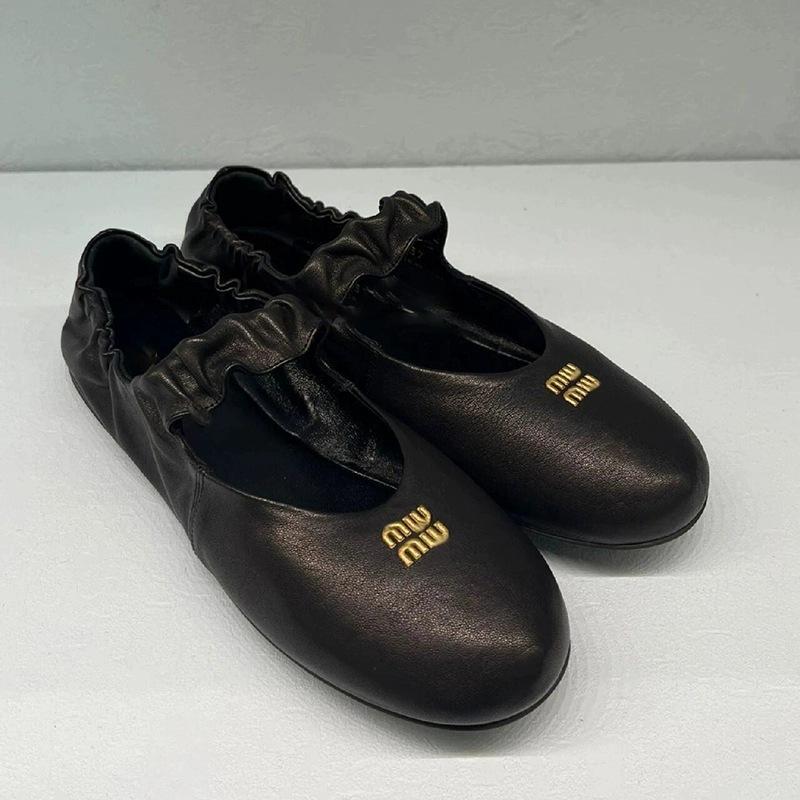 

Ах миу, те же туфли-балетки Мэри Джейн из мягкой плиссированной кожи на плоской подошве, ретро-повседневные маленькие кожаные туфли одинарные туфли 39 чёрный