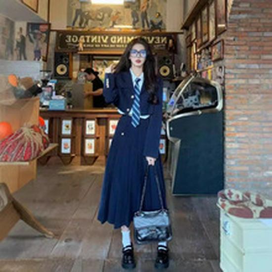 2024 Women's Plush Wool Coat: Short, Cozy, Loose Fit with Suit Collar for Autumn/Winter.