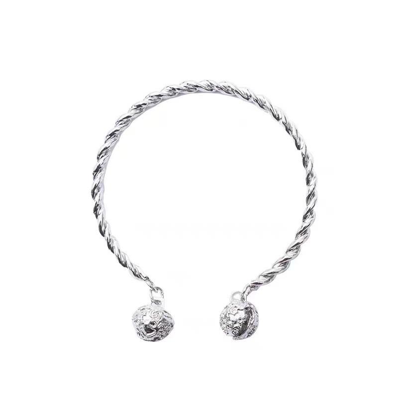 Fashionable Alloy Bell Bracelet For Women Unique Geometric Design 2024 Summer