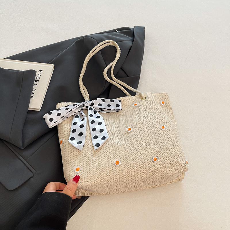 

Stylish Woven Tote Bag For Women With Floral Design Ideal For Summer Beach Outings OffWhite