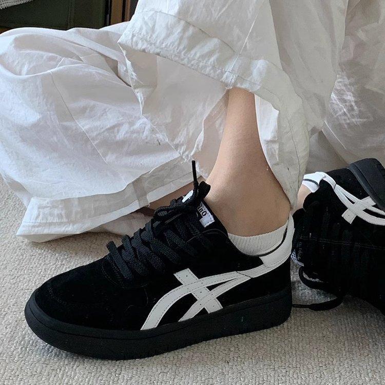 

Campus style fashion moral training shoes women s 2025 spring new thick baseplate shoes leather surface retro sports and leisure shoes 35