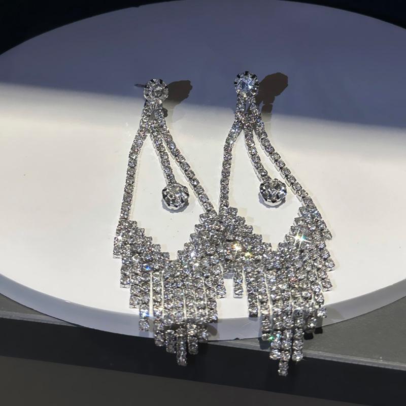 

Цирконовые ромбовидные полые серьги с бахромой, легкие роскошные персонализированные серьги, модные универсальные серьги с высоким чувством стиля, женские