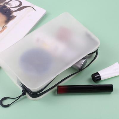 Bolsa de filme macio fosco transparente TPU com zíper duplo Bolsa organizadora de artigos de higiene Bolsa de viagem portátil de grande capacidade bolsa de maquiagem