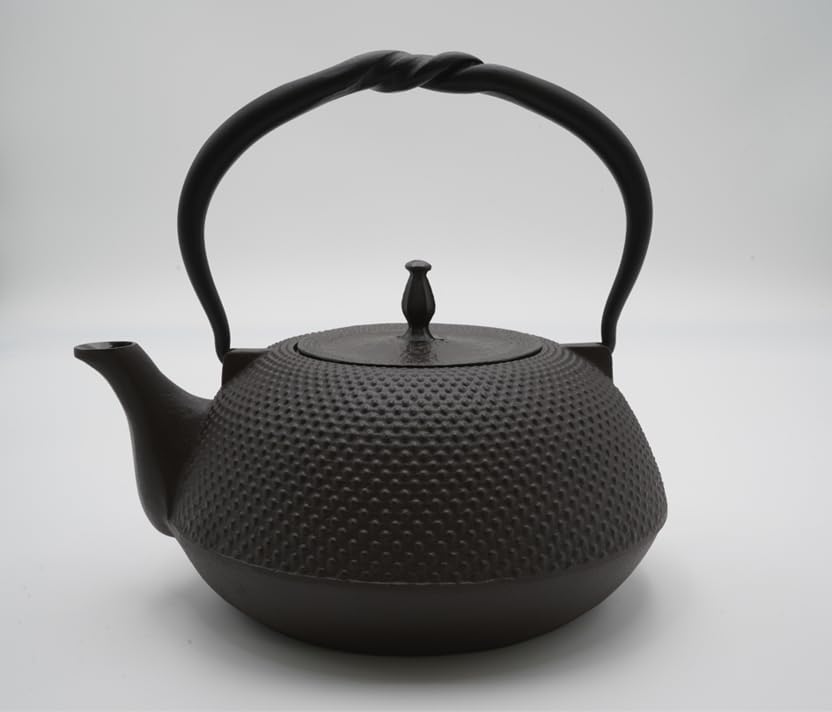 Tonami Shoten Iron Arare Pattern Made in Nanbu Induction and Direct Heat For Inns and Commercial Use Kettle, Flat, (Twisted Vine, Brown), Japan,