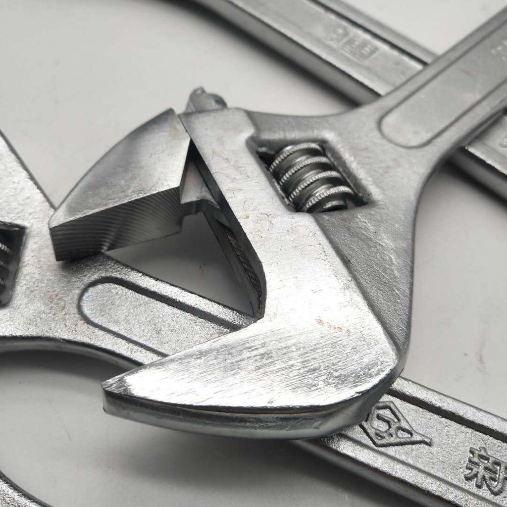 Nastavitelný klíč více velikostí: 8", 10", 12", 15" Otevřený multifunkční nástroj