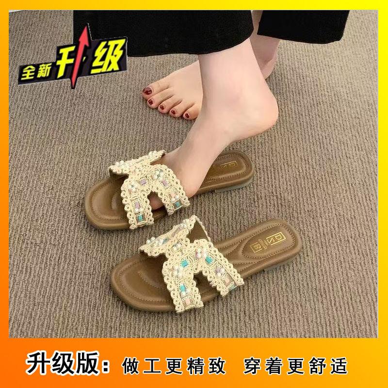Xiaoxiangfeng soft-soled slippers female outer 2025 autumn new flat bottom one word summer pearl beach fairy fashion foreign style