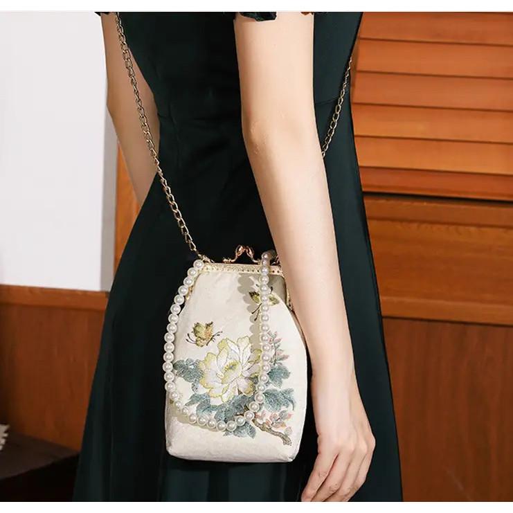 Cheongsam Banquet Bag Antique Style Embroidery Flower Clutch Vintage Elegant Mother'S Handbag With Fake Foot Chain For Women