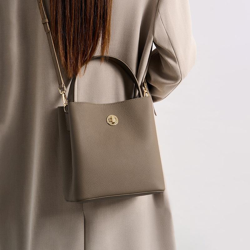 2025 New Women's Bag Crossbody Women's Bag Bucket Bag Fashion Sense Premium Shoulder Versatile Handbag Commuter Bag