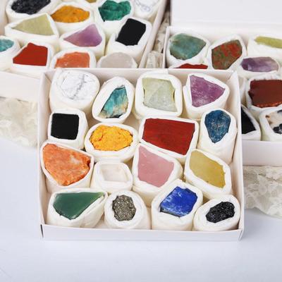 Natürliche Kristallstein-Probenbox - Rohmineral-Ornamente und Kunsthandwerk