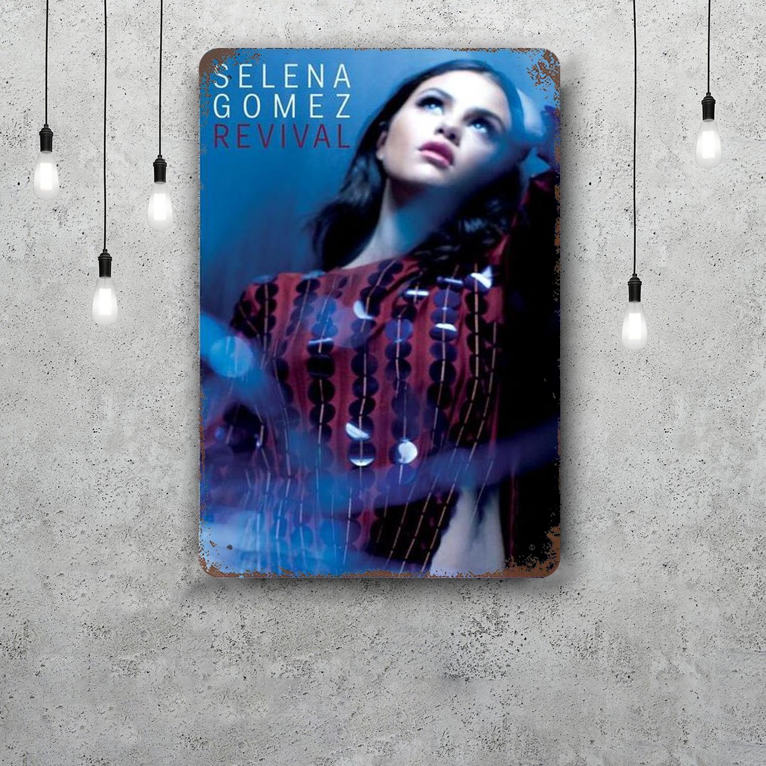 

Selena Gomez Vintage Tin Sign Home Decor Wall Decor Art Wall Mural Room Decoration Decor Retro Metal Sign Plate Bar Posters 20x30cm（7.8x11.8inch）