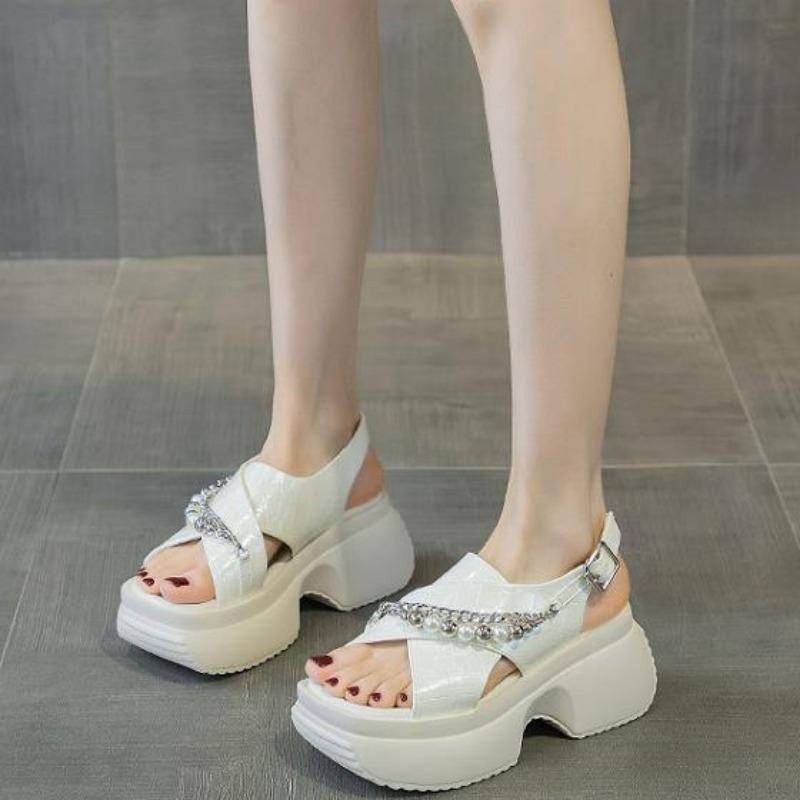 

Модные 7 см новые летние туфли из микрофибры с открытым носком и пряжкой, модные блестящие женские сандалии, тапочки, туфли на платформе и танкетке 33 бежевый