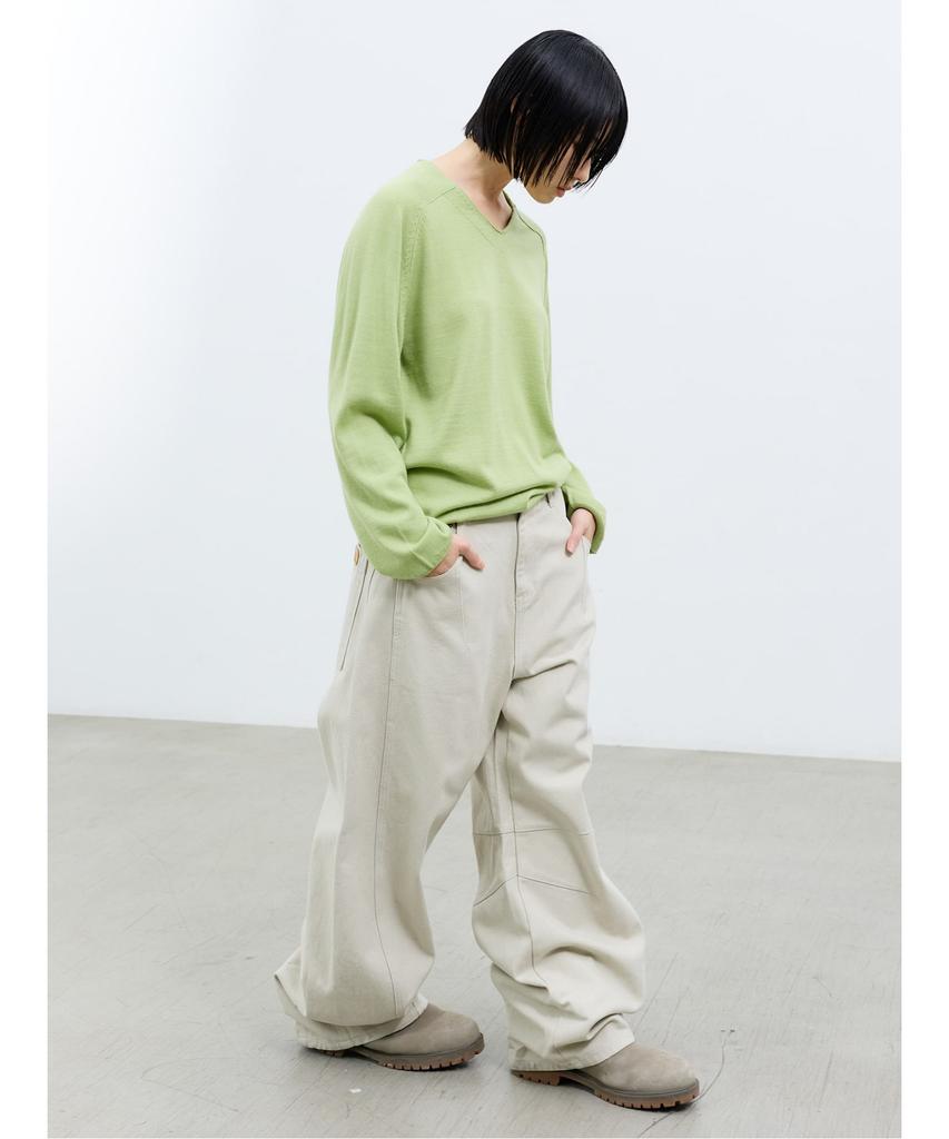 Saendeusaundeu (Unisex) Wool Blend V-Neck Sweater Light Green