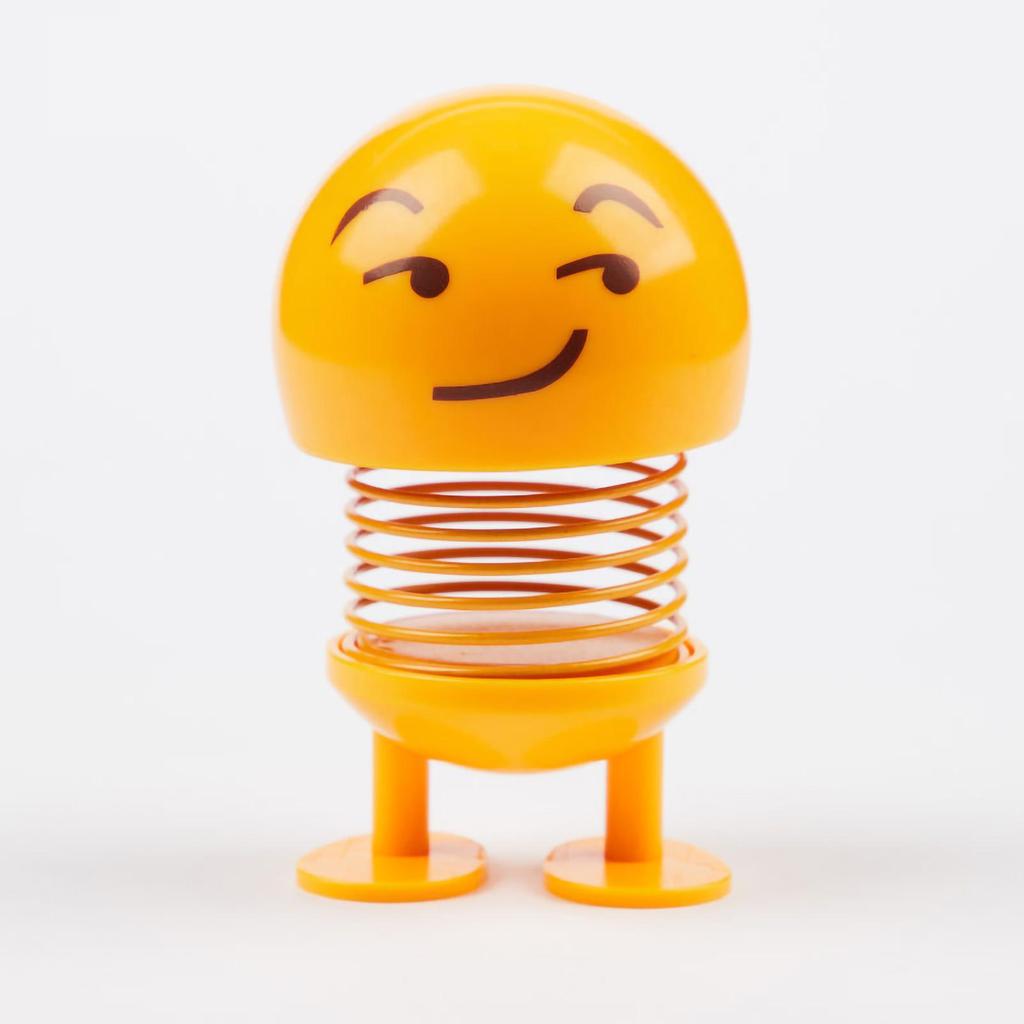 Zabawka z potrząsaną głową na wiosnę Urocza buźka Lalka emocji do samochodu Dekoracja wnętrza na deskę rozdzielczą samochodu