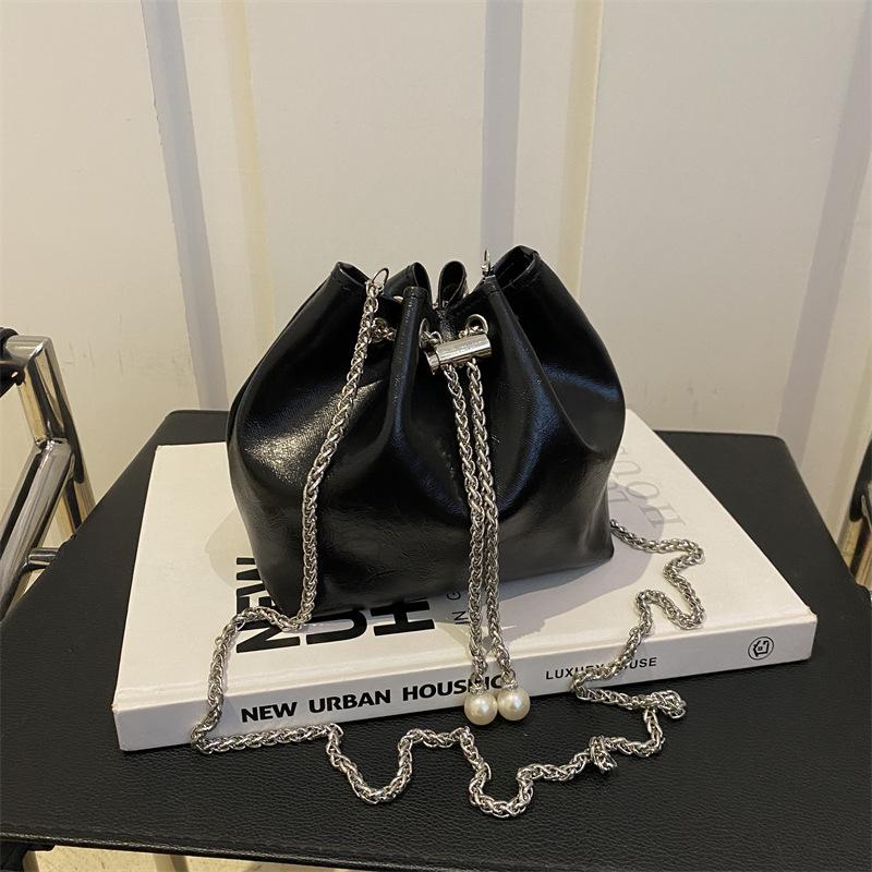 

Высококачественный нишевый дизайн с цепной сумкой-ведром для женщин, осенняя новая ретро-сумка на одно плечо через плечо