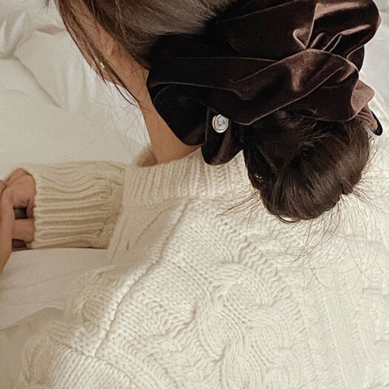 Oar Drop Wide Velvet Cameo Scrunchie [Brown]