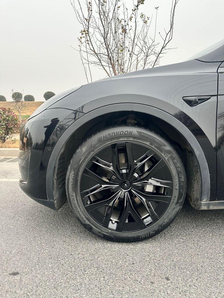 19-Inch Decorative Wheel Cover for Tesla Model Y (2021-2024) - Full Coverage Protection