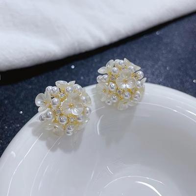 Korean Romantic Hydrangea Pearl Zircon Clip On Earrings for Woman Non Pierced Fashion Ear Clips Party Girl's Lady Jewelry Gift