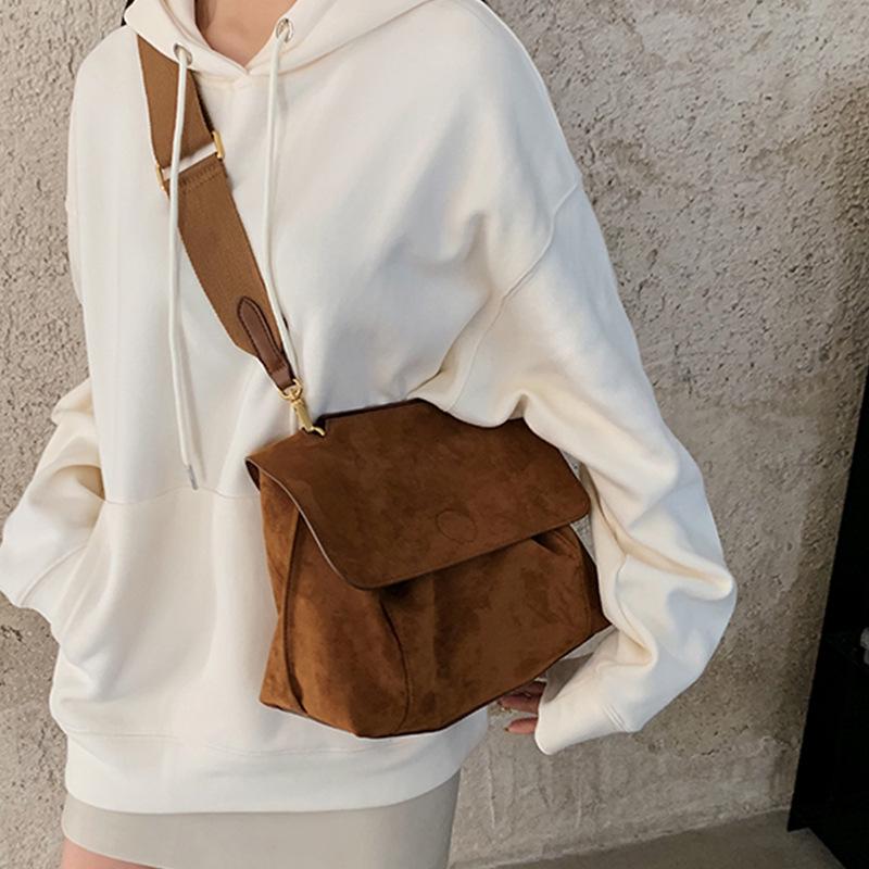 Retro Braune Samt Vielseitige Große Umhängetasche für Damen - Herbst/Winter 2025 Trend